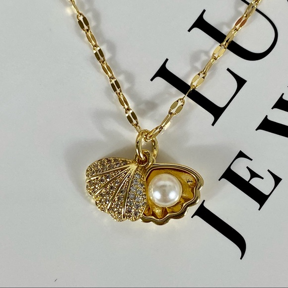 Seashell -Pearl CZ Pendant Dainty Chain Necklace in Gold - Picture 8 of 10